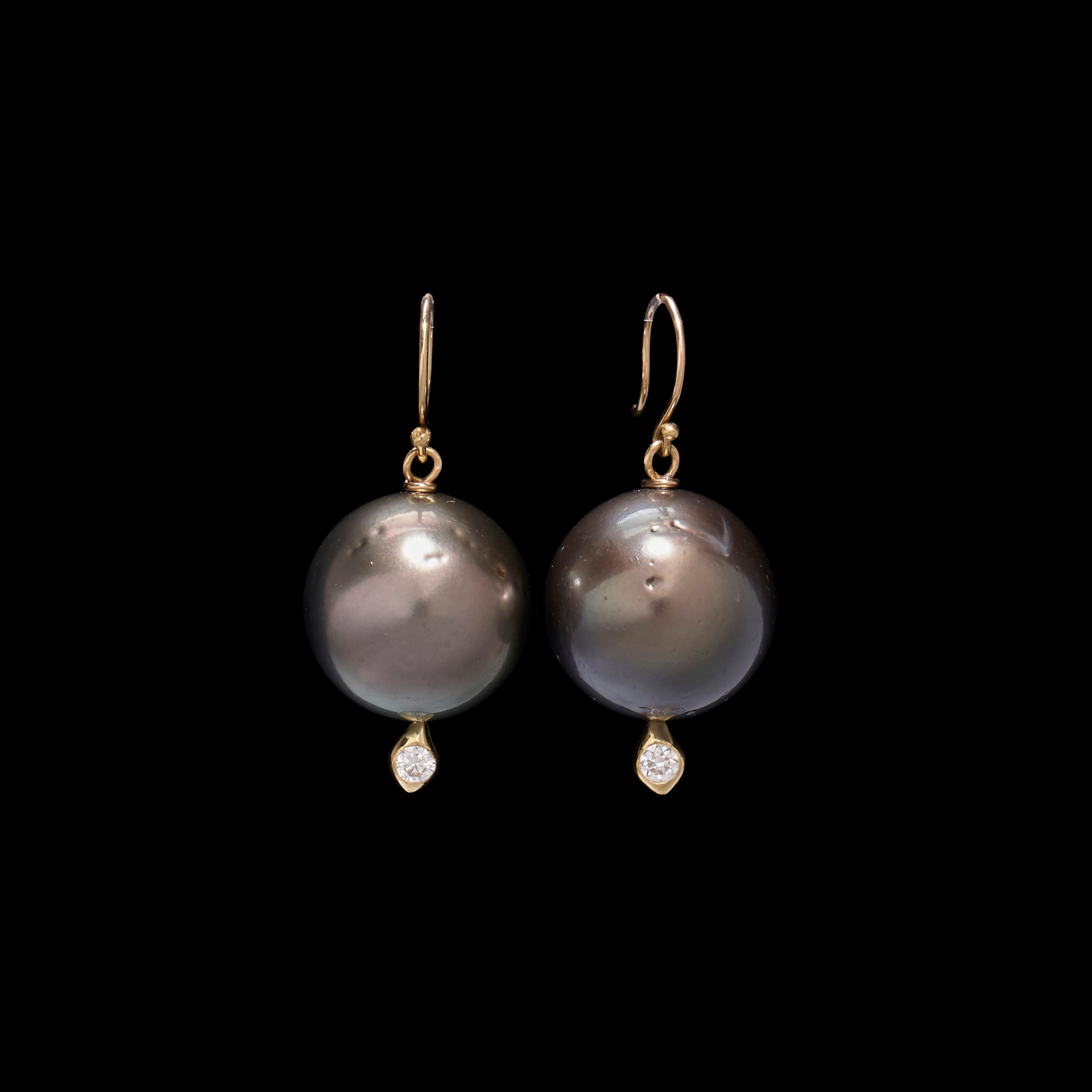 Tahitian Diamond Charm Tail Earring